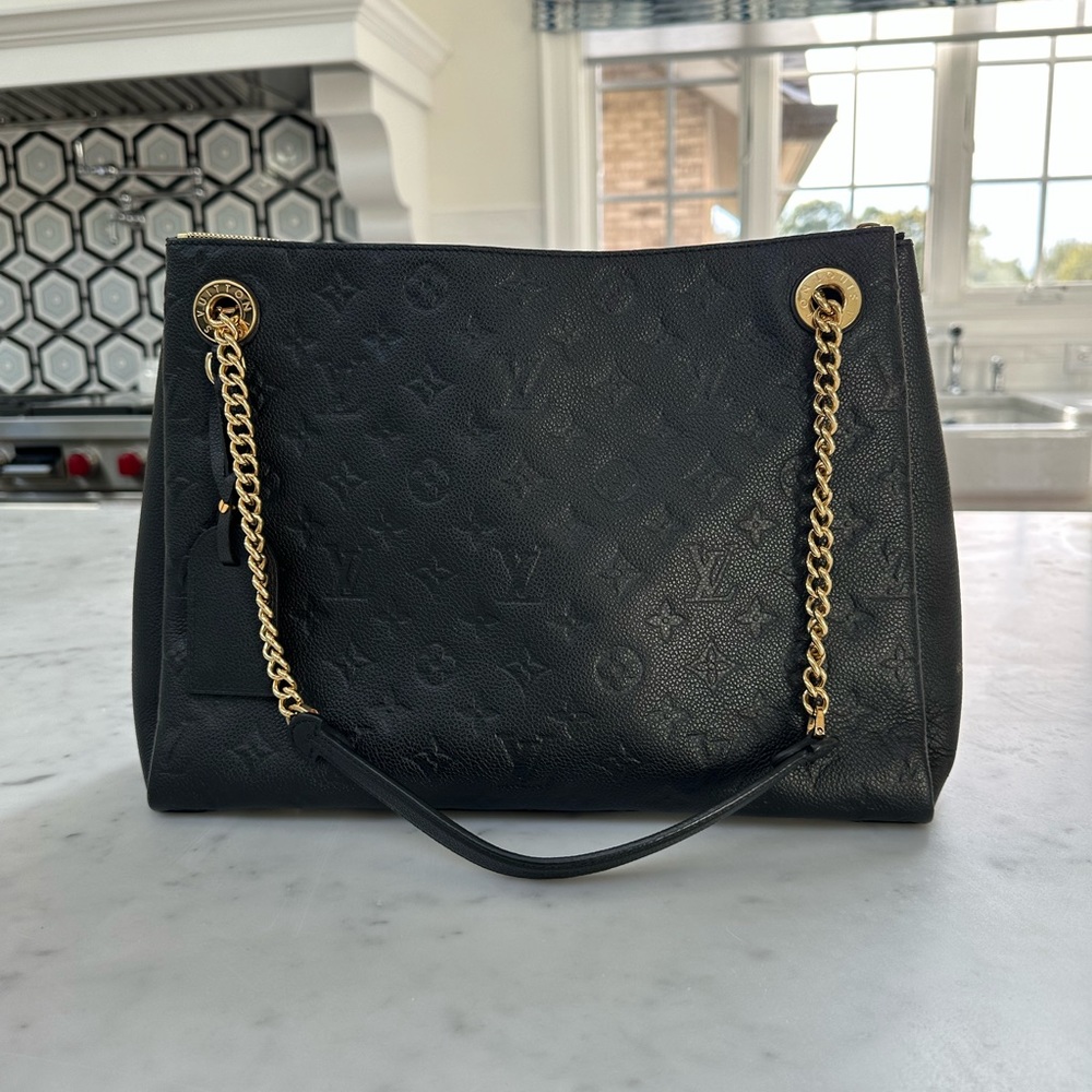 Authentic Louis Vuitton Surene
Monogram Empreinte MM Noir